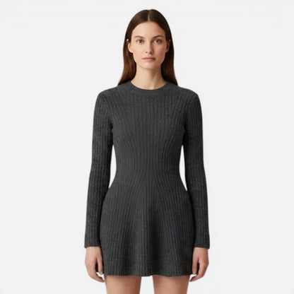 Robe en tricot côtelé à col roulé