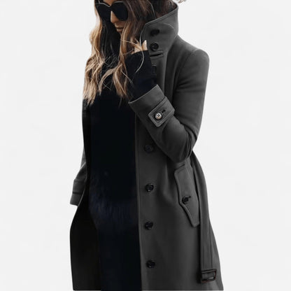 Manteau en laine à col montant ceinturé