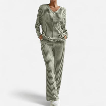 Ensemble tricot : chandail col en V et pantalon