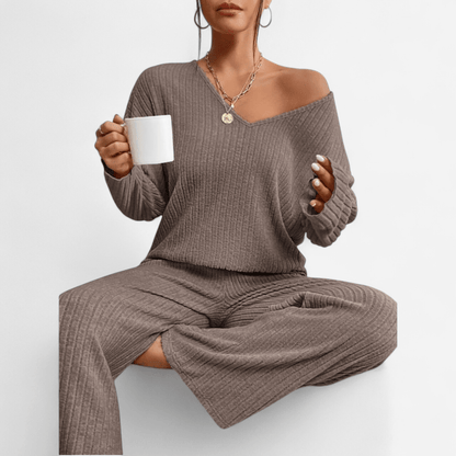 Ensemble tricot : chandail col en V et pantalon