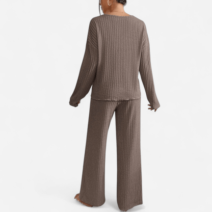 Ensemble tricot : chandail col en V et pantalon